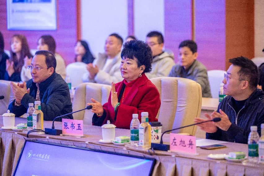 校地校企聚力，共筑AIGC影视产业新高地——我校网络视听产业学院学生双创企业零点沸腾与中视星驰股权合作签约仪式暨眉山市东坡老家AIGC影视产业园多方战略合作签约仪式