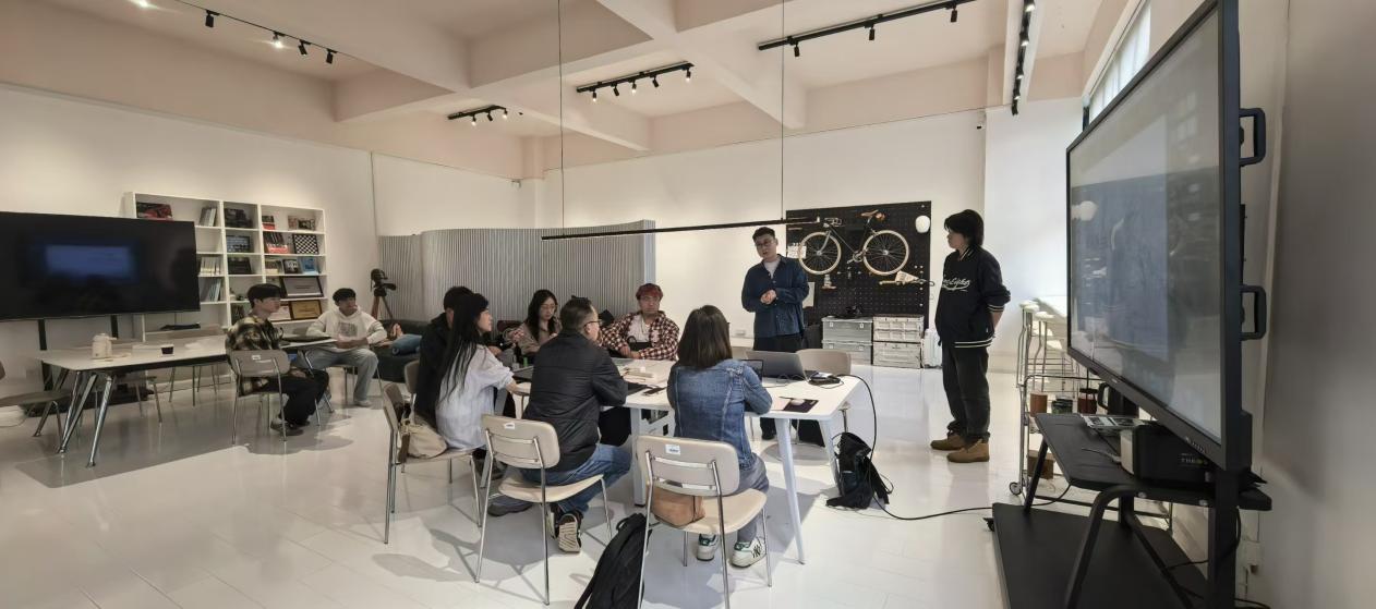 跨学院协同创新 共探AIGC广告新路径——智能影像艺术学院与数智传播与管理学院举办专题交流会